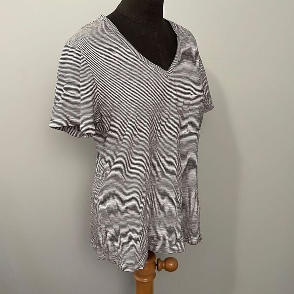 Women's Classic Stripped Short Sleeve Tee NWOT - Picture 8 of 9